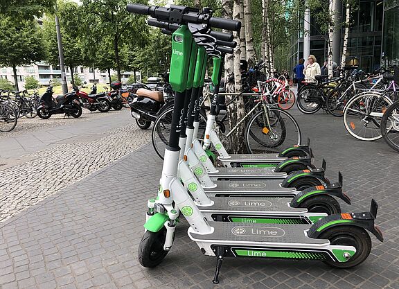 E-Scooter zum Leihen in Berlin. E-Scooter zum Leihen in Berlin.